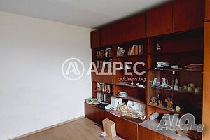 АДРЕС предлага: ДВУСТАЕН апартамент в кв. Хале на нисък етаж!