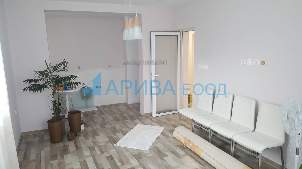 Самостоятелна къща след ремонт в Хасково Триетажна къща 271 кв.м РЗП 340 кв.м двор | Къщи, Вили | Овчарски Хасково