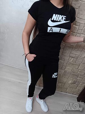 Дамски екипи Nike в 4 цвята