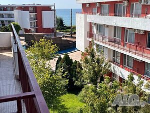 Обзаведен апартамент с две спални с гледка море на първа линия