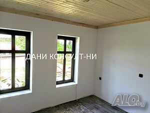 Едноетажна частично реновирана къща в с. Миндя