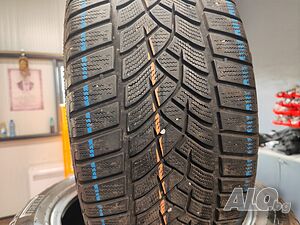 2бр. зимни гуми 235/45/17 Goodyear