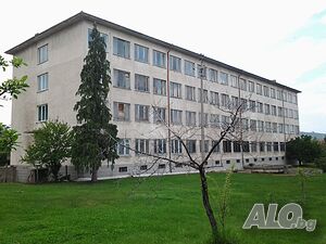Изключителна бизнес сграда, Долна баня