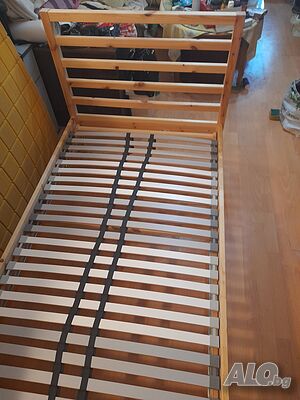 Легло от естествено дърво чам TARVA на IKEA с подматрачна рамка. с ламели. 2.09м/98 см и мат