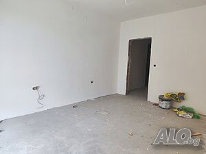 Едностаен южен апартамент с тераса среден етаж Левски