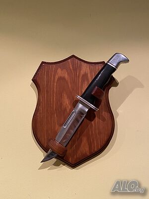 📌 Стенна дървена стойка за нож - Елегантност и Функционалност! 🔪✨