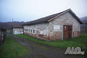 Парцел и селскостопанска сграда в с. Бродилово