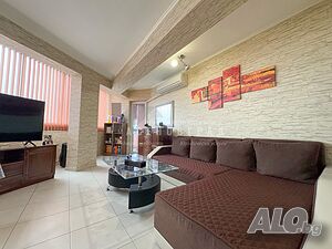 Напълно обзаведен тристаен апартамент до автогарата