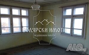 Самостоятелна къща във Варуша