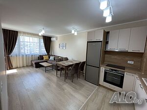 Двустаен апартамент, луксозно обзаведен + Парко Място