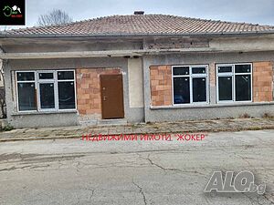 Две къщи в село Войнежа
