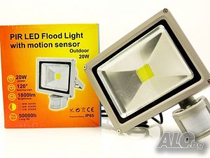 20W LED прожектор за външен монтаж с датчик за движение и светлина