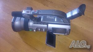 Продава цифрова видео камера JVC PROFESSIONAL DV CAMCORDER GY- DV300