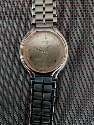 SEIKO--Метална верижка. Обявената цена е за всичко.