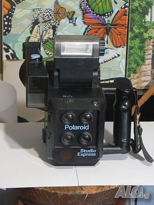 Интересен стар фотоапарат Polaroid Studio Express.