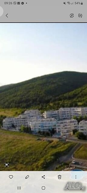 Самостоятелен парцел с граници. Може да се строи!