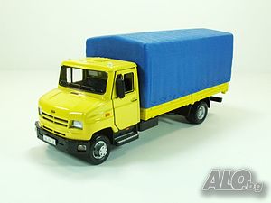 ЗиЛ 5301 Бычок с тента 1996 - мащаб 1:43 на Bauer/Cararama модела е нов в кутия