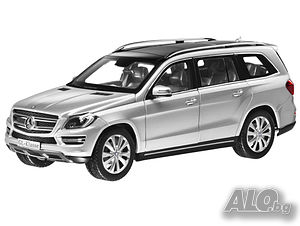 Mercedes-Benz GL-Class X166 2012 silver - мащаб 1:18 на Norev моделът е нов в кутия