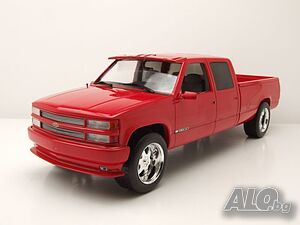 Chevrolet 3500 Crew Cab Silverado Pick Up 1997 - мащаб 1:18 Greenlight моделът е нов в кутия