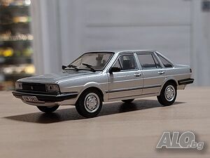 Volkswagen Santana LX 1982 - мащаб 1:43 на DeAgostini моделът е нов в PVC дисплей-кейс