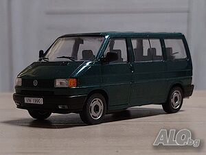 Volkswagen T4 Multivan 1990 - мащаб 1:43 на DeAgostini моделът е нов в PVC дисплей-кейс