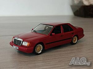 Mercedes-Benz 300E W124 1984 - мащаб 1:43 на IXO моделът е нов в PVC дисплей-кейс