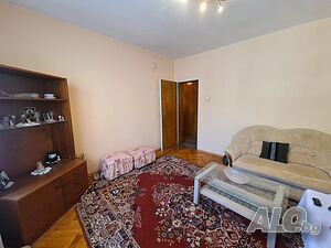 Тристаен апартамент в близост до училище Васил Левски, град Хасково.