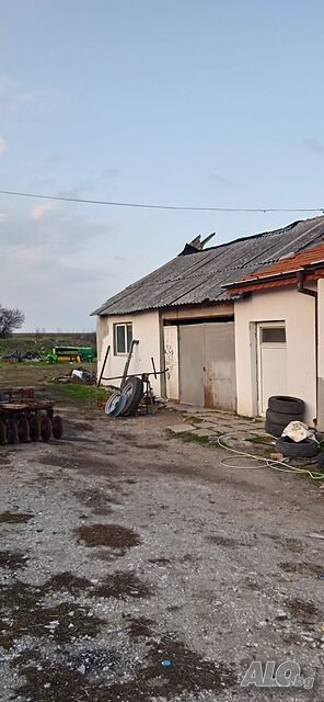 Селскостопанска сграда - за животни с къща и голям прилежащ парцел на 20 км от гр Хасково