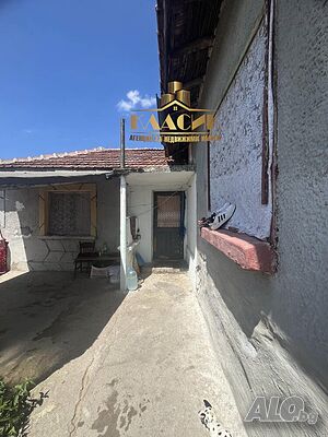 Едноетажна къща в близко село