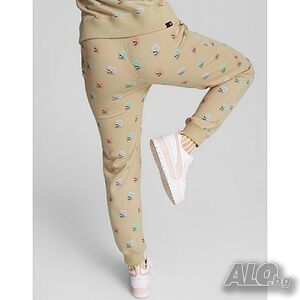 Дамско спортно долнище puma brand love all over print regular fit sweatpants beige