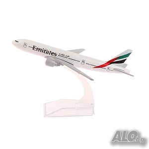 Бойнг 777 самолет модел макет метален лайнер Emirates летище