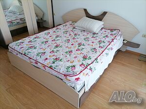 Продавам спалня с матрак и ношни, гардероб двукрилен, тиви шкав, кухненско