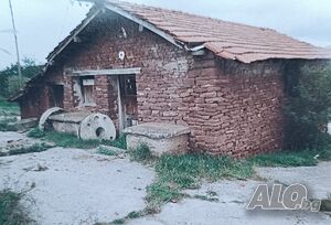 Продавам стара каменна къща с двор 460 кв.м. От собственик