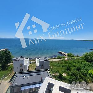 Инвеститор продава едностайни апартаменти първа линия море, морска панорама!