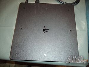 Sony PlayStation 4 Slim с кабели и джойстик