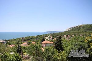 Парцел за застрояване с добра локация, в. з. Овчаровски плаж