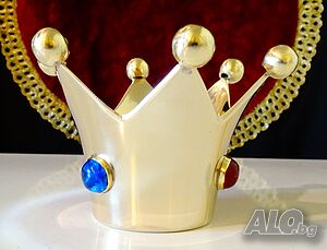 Бронзов свещник корона с камъни.