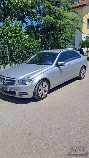 Продавам мерцедес C250 4matic