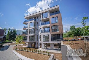Нов двустаен апартамент със собствен двор в Gloria Palace Residence