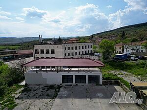 Имот с южно изложение, чист въздух, панорамни гледки и удобен достъп до главния път София-Варна