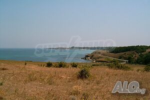 Земеделска земя с панорама море в село Варвара, местност ”Гората”