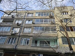 Атрактивен тристаен апартамент в тухлена сграда в кв. ”Спортна зала”