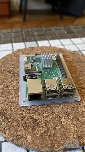 Raspberry Pi 3 Model B+ (2017) Компютър Broadcom BCM2837B0, Cortex-A53 (ARMv8) 64-bit SoC 1.4GHz 1 GB 16 GB | Настолни компютри  | София