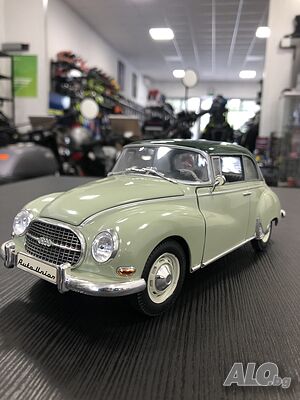 REVELL метална колекционерска количка AUTO UNION 1000S 1:18, като нова