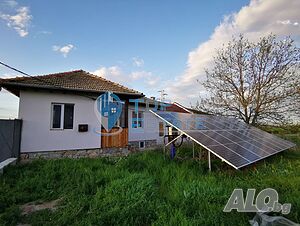 Тухлена къща след основен ремонт в село Поликраище, област Велико Търново