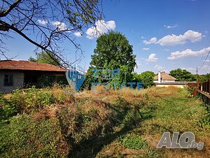 Парцел в регулация със стара къща в село Поликраище, област Велико Търново