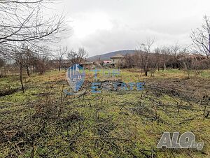 Стара къща с голям двор в град Лясковец, област Велико Търново