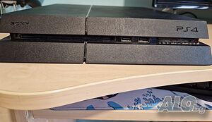 Ps4 slim 1TB В отлично състояние +2контролера и 4 игри