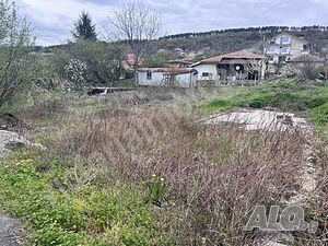 Парцел в регулация с ток и вода в с. Шереметя