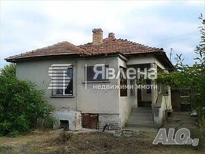 🏡 Продава се къща с двор в центъра на с. Маломир! 🏡